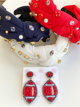 Cargar imagen en el visor de la galería, Pendientes de fútbol GameDay con cuentas rojas, blancas y azules