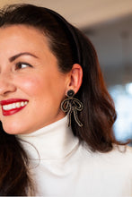 Cargar imagen en el visor de la galería, Coquette Embroidered Earrings | Black