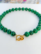 Cargar imagen en el visor de la galería, Green Malachite Gemstone Knotted Necklace