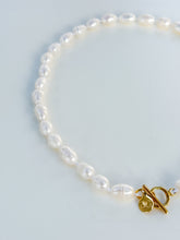 Cargar imagen en el visor de la galería, Fresh Water Pearls Knotted Necklace