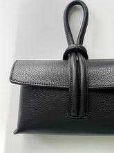 Cargar imagen en el visor de la galería, Wristlet Leather Handbag | Black