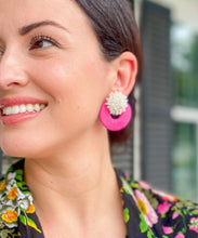 Cargar imagen en el visor de la galería, Mia Raffia Earrings | Fuscia