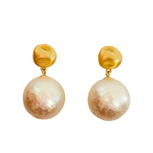 Load image into Gallery viewer, Cotton Pearl Bombon Earrings