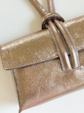 Cargar imagen en el visor de la galería, Wristlet Leather Handbag | Metallic Bronze
