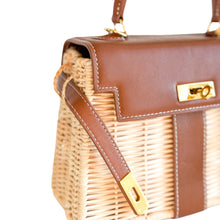 Cargar imagen en el visor de la galería, Petite Sorrento Wicker Handbag | Brown
