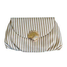 Charger l'image dans la galerie, Saltwater Seashell Clutch Handbag | Natural Striped