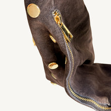 Cargar imagen en el visor de la galería, Modena Suede Gold Shoulder Handbag | Chocolate
