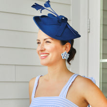 Cargar imagen en el visor de la galería, Pendientes Julia de flores azules y blancas