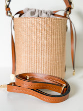 Charger l'image dans la galerie, Raffia and Leather Bucket Handbag | Brown
