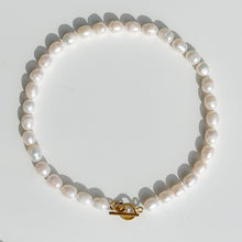 Cargar imagen en el visor de la galería, Fresh Water Pearls  Knotted Necklace
