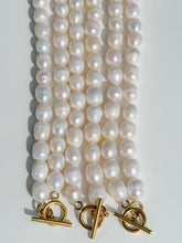 Cargar imagen en el visor de la galería, Fresh Water Pearls  Knotted Necklace
