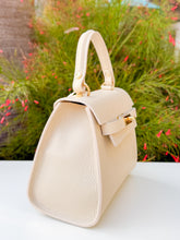 Load image into Gallery viewer, Giuliana Leather Handbag | Champagne
