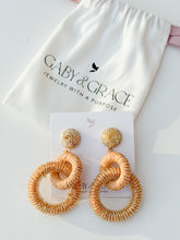 Cargar imagen en el visor de la galería, Nantucket Raffia Earrings | Blonde
