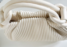 Charger l'image dans la galerie, Fernanda Leather Petite Handbag | Off White
