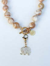 Charger l'image dans la galerie, Pave Elephant Charm Pendant
