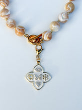 Charger l'image dans la galerie, Cross White Enamel Charm Pendant
