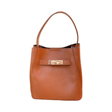Cargar imagen en el visor de la galería, Ginevra Turn-Lock Leather Bucket Bag | Camel
