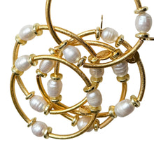 Cargar imagen en el visor de la galería, Fresh Water Pearl Tube Bracelet
