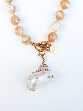 Charger l'image dans la galerie, Seashell and Stones Charm Pendant
