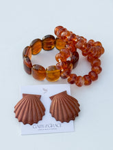 Charger l&#39;image dans la galerie, Coastal Fall Wooden Seashell Earrings
