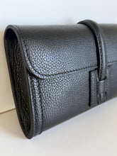 Cargar imagen en el visor de la galería, Romina Leather Envelope Clutch Handbag | Black
