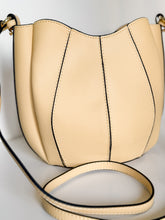 Charger l'image dans la galerie, Tulip Bucket Leather Handbag | Butter Yellow

