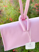 Cargar imagen en el visor de la galería, Wristlet Leather Handbag | Pink Bubblegum
