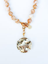 Cargar imagen en el visor de la galería, Baroque Cross Gold Charm Pendant
