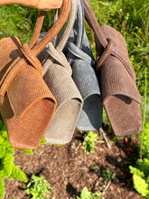 Load image into Gallery viewer, Wristlet Leather Handbag | Beige Snakeskin
