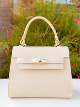 Load image into Gallery viewer, Giuliana Leather Handbag | Champagne
