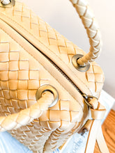 Charger l'image dans la galerie, Alessandra Boston Handbag Style | Taupe
