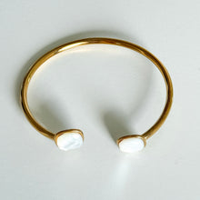 Load image into Gallery viewer, Arianna Semiprecious Stones Bangle Bracelet | Mother of Pearl
