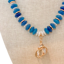Cargar imagen en el visor de la galería, Rondelle Beads Necklace with Heart Charm | Blue Seashell
