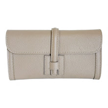 Cargar imagen en el visor de la galería, Romina Leather Envelope Clutch Handbag | Beige
