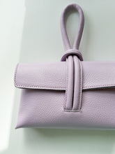 Charger l&#39;image dans la galerie, Wristlet Leather Handbag | Lilac
