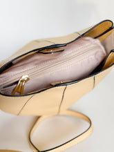 Charger l'image dans la galerie, Tulip Bucket Leather Handbag | Butter Yellow
