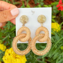 Cargar imagen en el visor de la galería, Nantucket Raffia Earrings | Blonde
