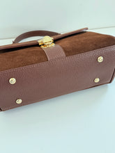 Cargar imagen en el visor de la galería, Freya Suede Top-Handle Bag | Coffee
