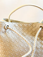 Cargar imagen en el visor de la galería, Genevieve Leather Handbag | Cloud Dancer
