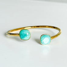 Cargar imagen en el visor de la galería, Arianna Semiprecious Stones Bangle Bracelet | Amazonite
