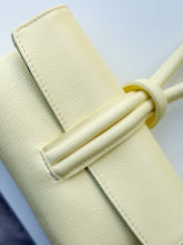 Cargar imagen en el visor de la galería, Wristlet Leather Handbag | Butter Yellow
