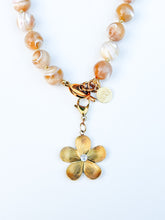 Load image into Gallery viewer, Daisy Flower Charm Pendant
