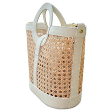 Cargar imagen en el visor de la galería, La Rochelle Cane Rattan Handbag | Ivory
