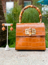 Cargar imagen en el visor de la galería, Gisele Bamboo Handle Handbag | Camel
