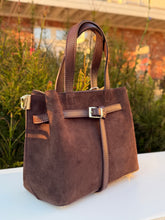 Charger l'image dans la galerie, Suede Carlota Handbag | Chocolate
