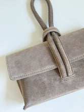 Cargar imagen en el visor de la galería, Wristlet Leather Handbag | Taupe Suede
