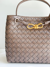Cargar imagen en el visor de la galería, Genevieve Leather Handbag | Taupe
