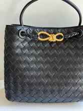 Cargar imagen en el visor de la galería, Genevieve Leather Handbag | Black
