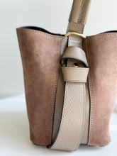 Charger l&#39;image dans la galerie, Milan Suede and Leather Handbag | Brown
