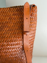 Load image into Gallery viewer, Palermo Shoulder Leather Handbag | Camel

